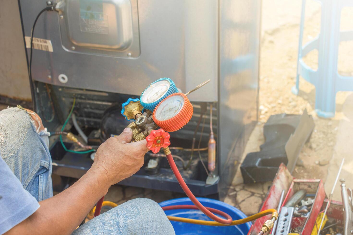 Checking Refrigerant Levels