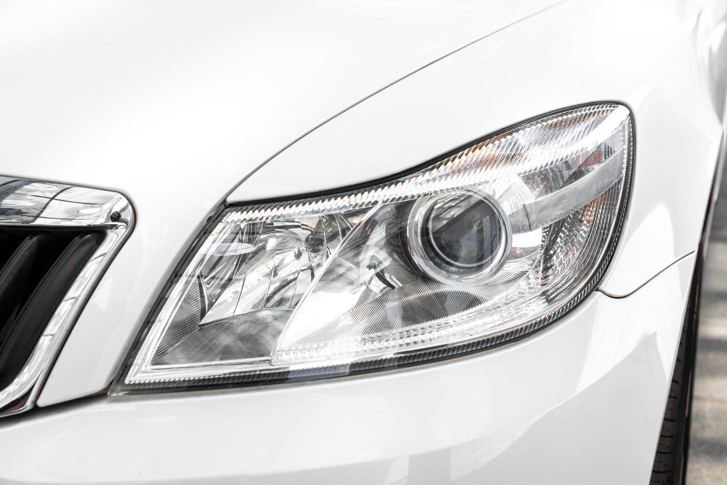 Headlight/Taillight Replacement